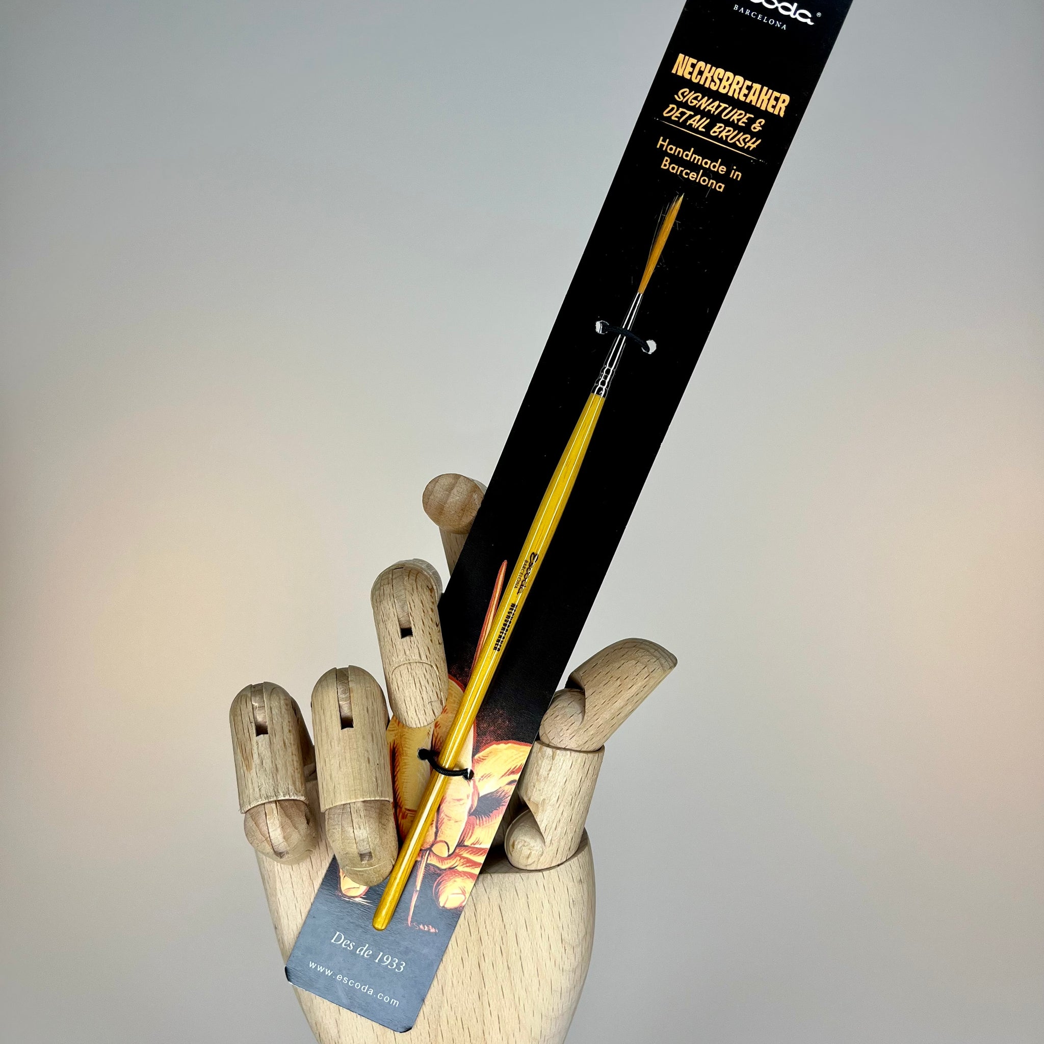 Escoda 6552 Round Gold Toray Signature Detail Necksbreaker Brush