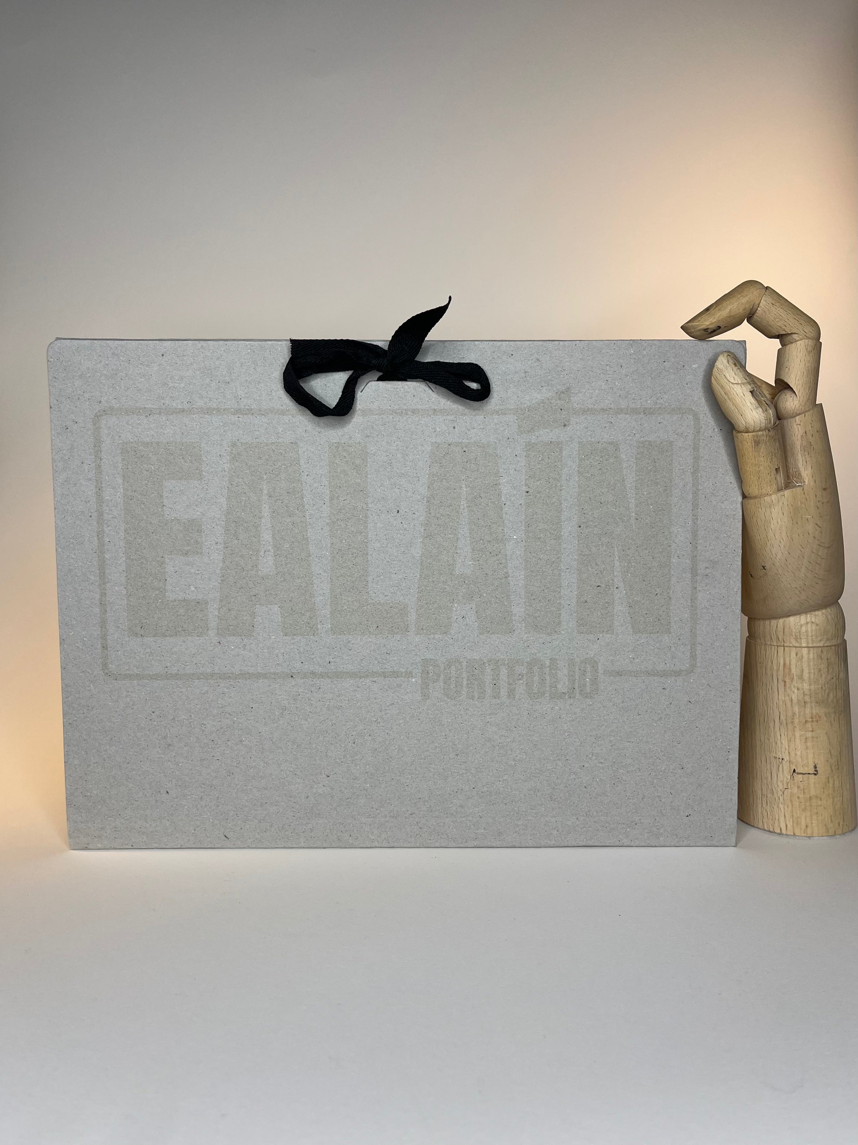 Ealaín / Art Portfolio Folder